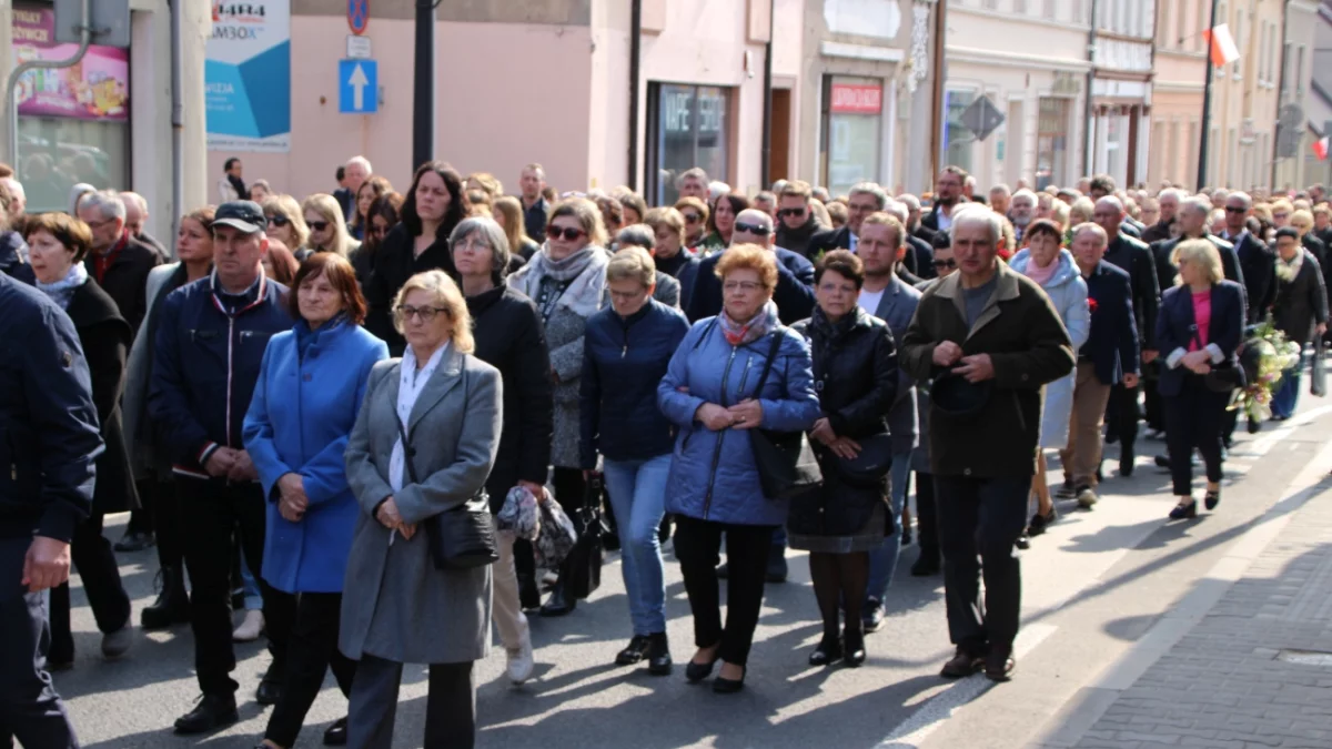 Miasto pogrążone w żałobie. Tłum pożegnał cenionego burmistrza
