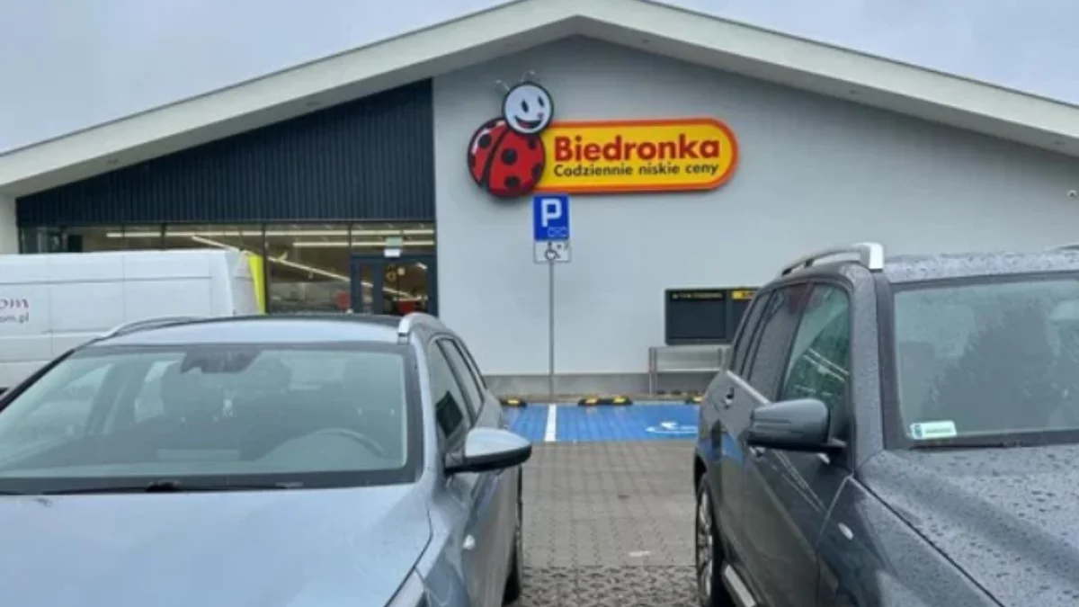 Biedronka wypłaci specjalne nagrody. Kto dostanie 4000 zł tysiące złotych