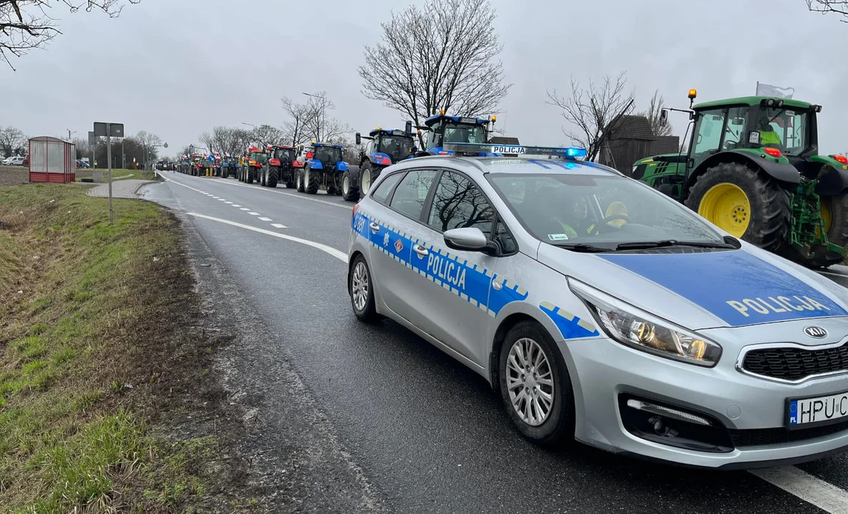 Rolnicy rozpoczęli protest. Blokują najważniejsze drogi w Wielkopolsce [ARTYKUŁ AKTUALIZOWANY] - Zdjęcie główne