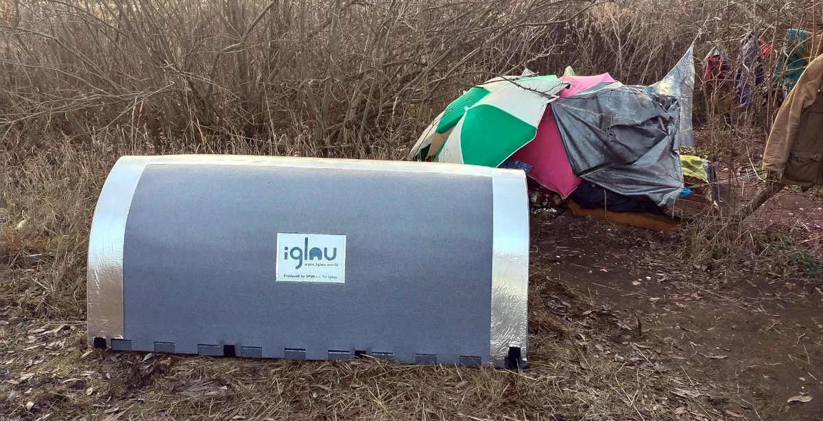 Tam mogą schronić się bezdomni. W Poznaniu ustawiono termiczne namioty - Zdjęcie główne