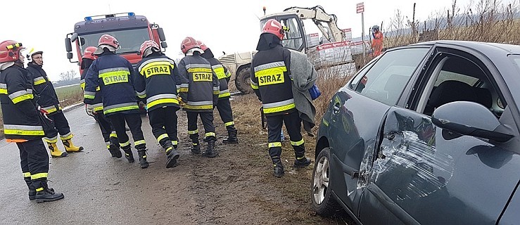 Koparką uderzył w samochód prowadzony przez kobietę w ciąży - Zdjęcie główne