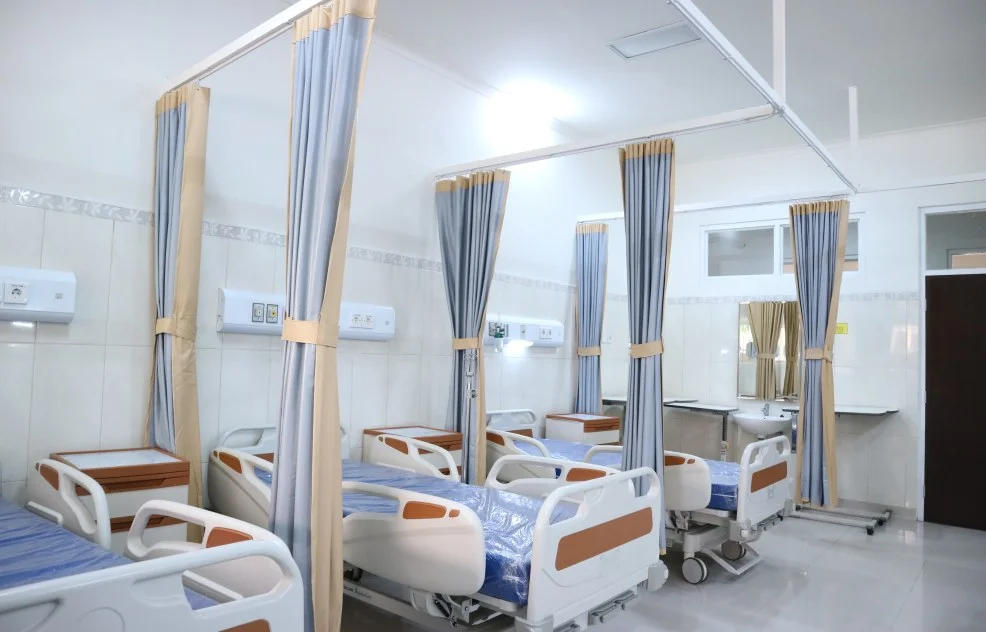Zajęte łóżka covidowe w szpitalach w Wielkopolsce - Zdjęcie główne