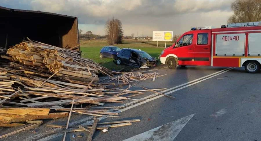 Kierowca ciężarówki spowodował wypadek. Miał 1,5 promila alkoholu - Zdjęcie główne