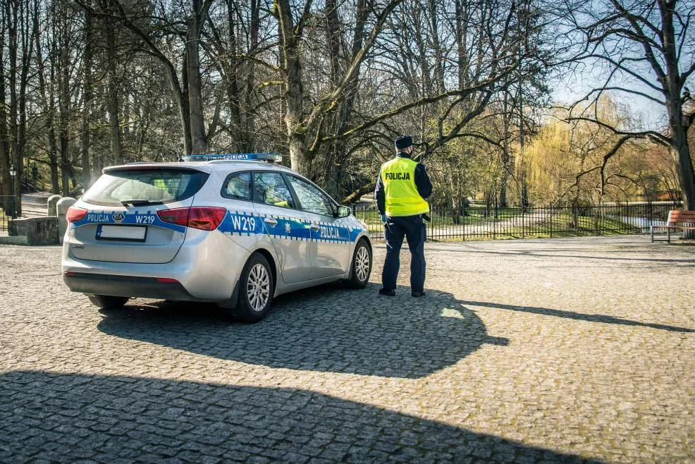 W stawie w parku znaleziono zwłoki młodego mężczyzny - Zdjęcie główne