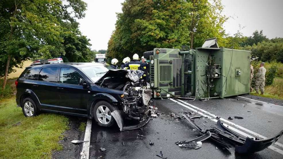 Wypadek samochodu armii amerykańskiej. Utrudnienia na DK10 - Zdjęcie główne