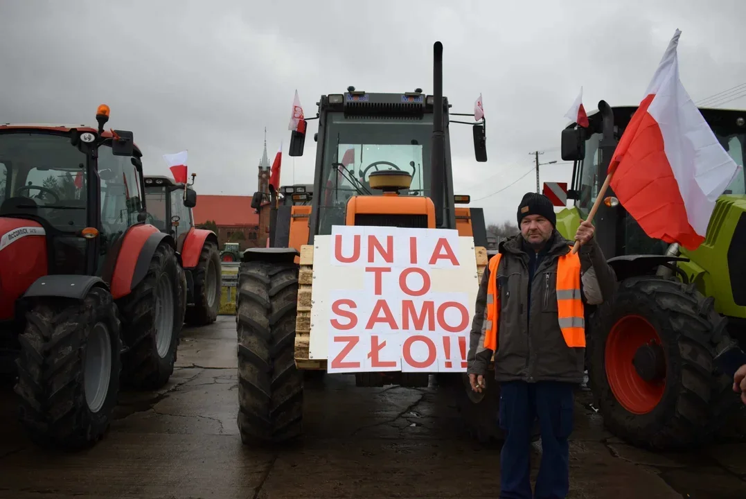 Rolnicy blokują przejścia graniczne oraz główne drogi. Teraz ruszają na Warszawę - Zdjęcie główne