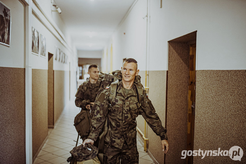 W szeregi 12 Wielkopolskiej Brygady Obrony Terytorialnej przyjęto ostatnio 100 ochotników, w tym ojca i syna, którzy razem będą się szkolili i dzielili wojskowe baraki.