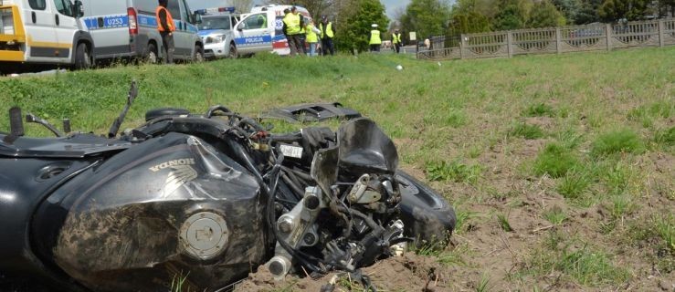 Motocyklista przewrócił się na drodze. Zginął na miejscu - Zdjęcie główne