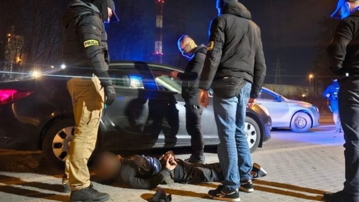 Policyjny pościg pod Poznaniem. Zatrzymanym grozi 15 lat więzienia