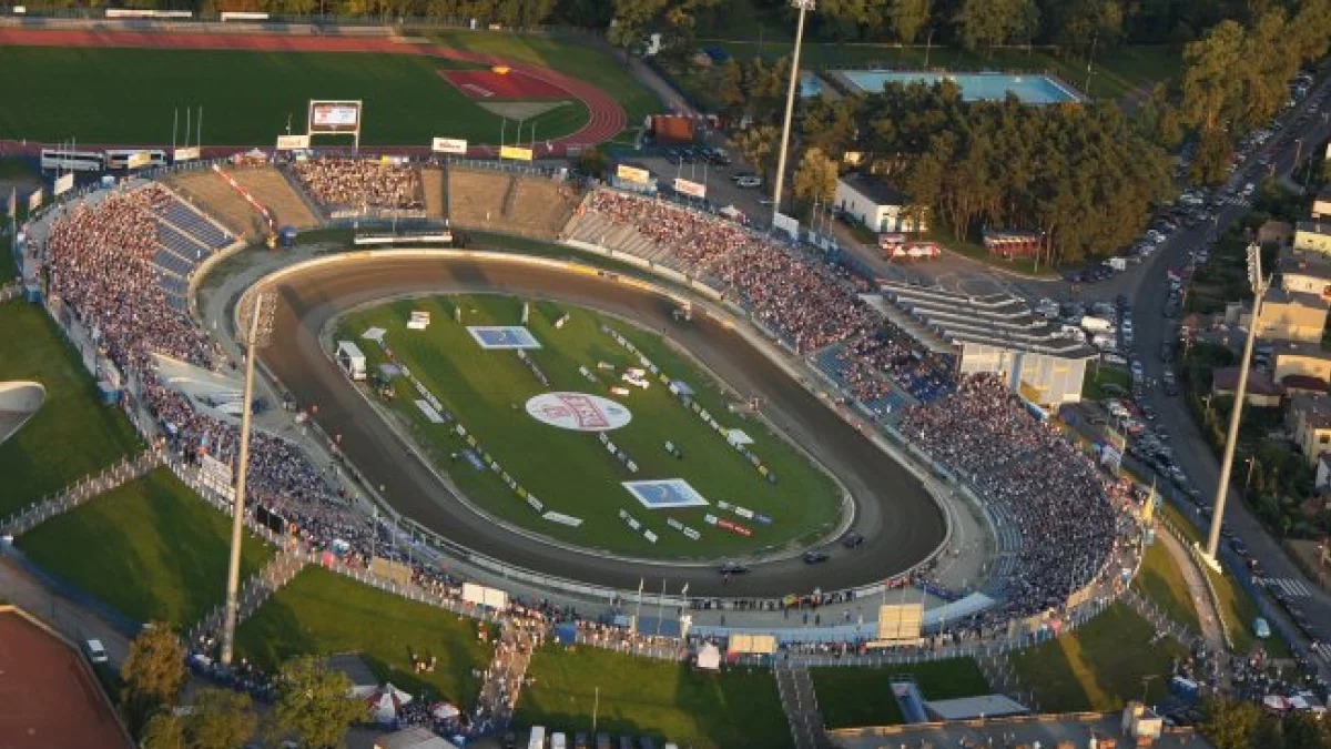 Miliony z samorządowej kasy na oświetlenie stadionu żużlowego