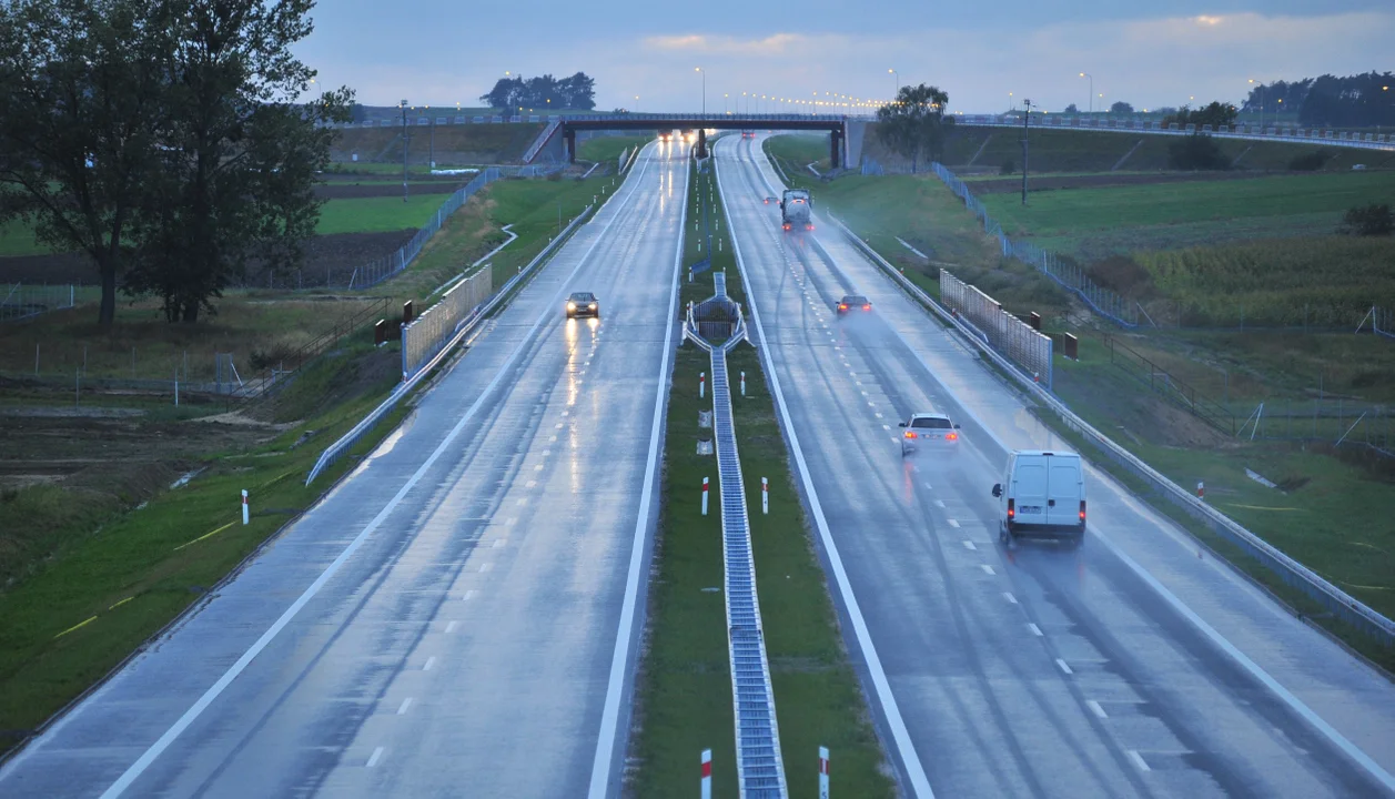 Jutro Wszystkich Świętych - sprawdź zmiany w organizacji ruchu w Wielkopolsce - Zdjęcie główne