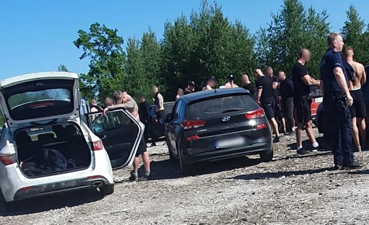 Miało dojść do "ustawki" pseudokibiców przed meczem Lech - Legia. Policjanci udaremnili ją - Zdjęcie główne