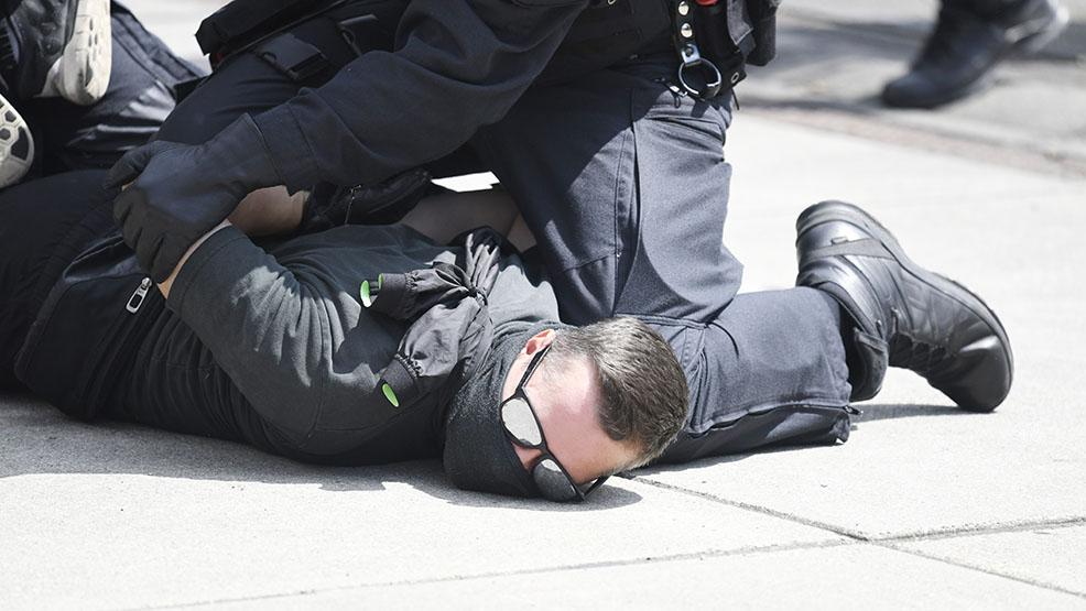 Kopał, opluwał i szarpał policjantów. Skąd ta nocna awantura w Gostyniu? - Zdjęcie główne