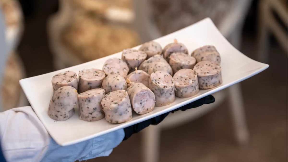 Tylko 8 firm ma certyfikat na tę kiełbasę. Sprawdź, gdzie kupisz białą parzoną wielkopolską