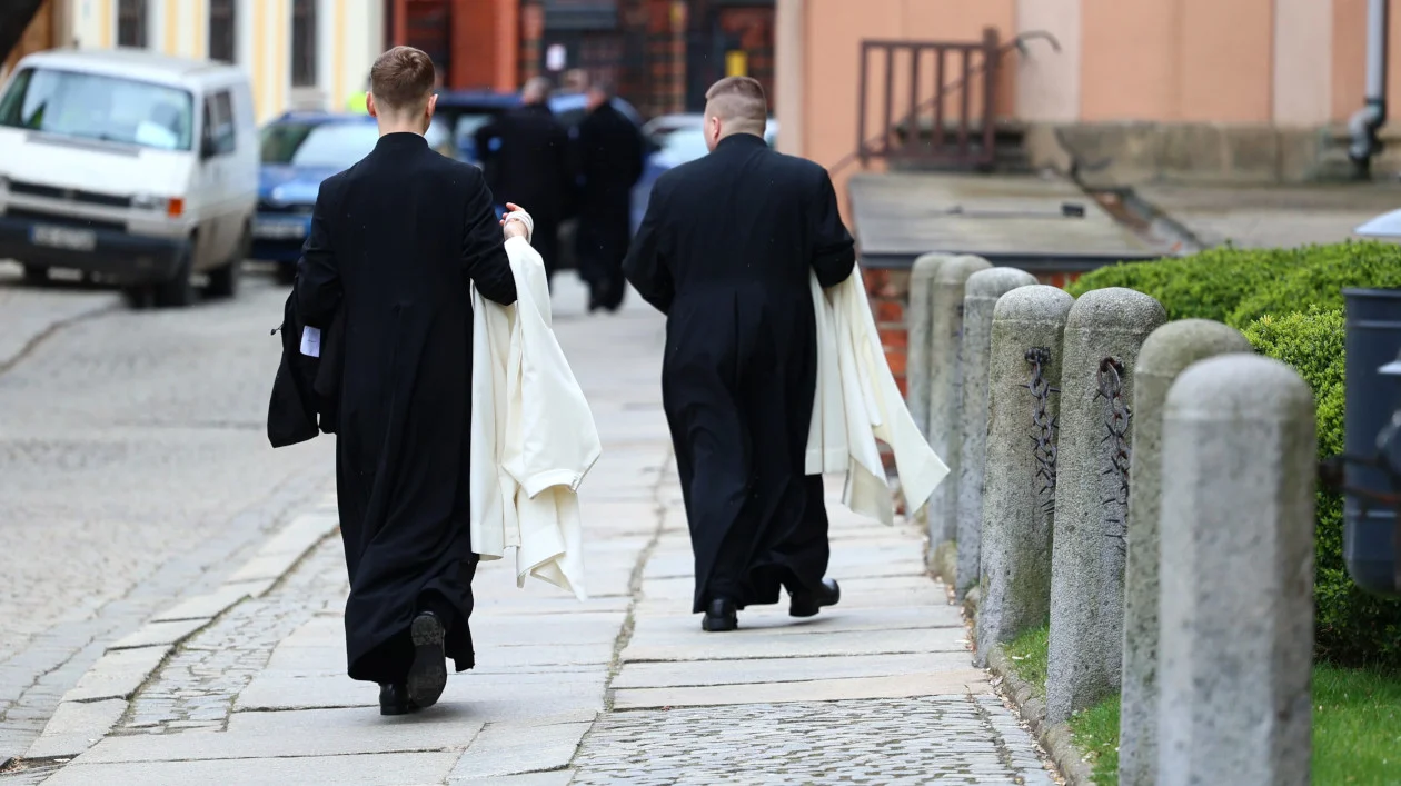 W tych parafiach archidiecezji poznańskiej zmienią się księża. Arcybiskup wydał dekrety - Zdjęcie główne