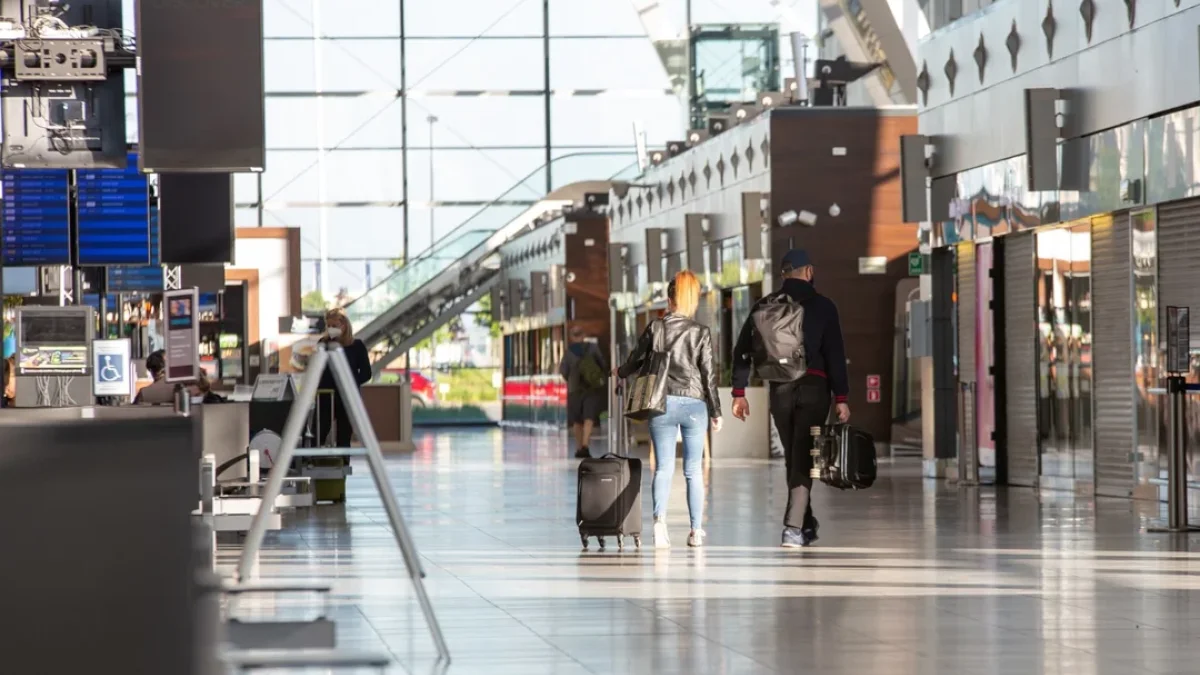 Nieważny paszport, a Ty wylatujesz na egzotyczne wakacje? Jest na to sposób - Zdjęcie główne