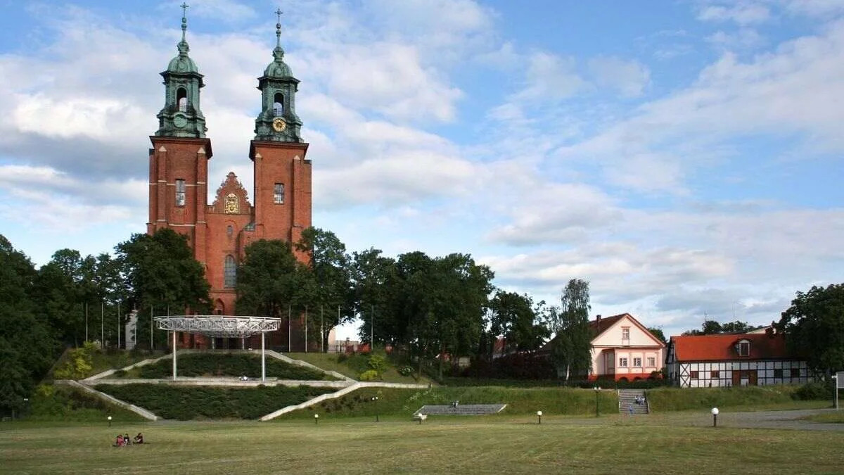Gniezno rozpoczyna lato z wielkim rozmachem. Darmowe koncerty gwiazd i dwa miesiące pełne atrakcji!