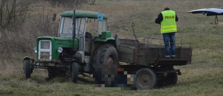 Zginął próbując podłączyć przyczepę. Wrzucił bieg i go przygniotło - Zdjęcie główne