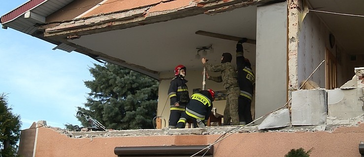 Gaz rozerwał dom. W środku była staruszka z dzieckiem [WIDEO] - Zdjęcie główne