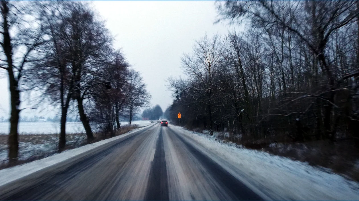 Śnieg, deszcz ze śniegiem i silny wiatr. A po weekendzie nawet 12 stopni na plusie - Zdjęcie główne