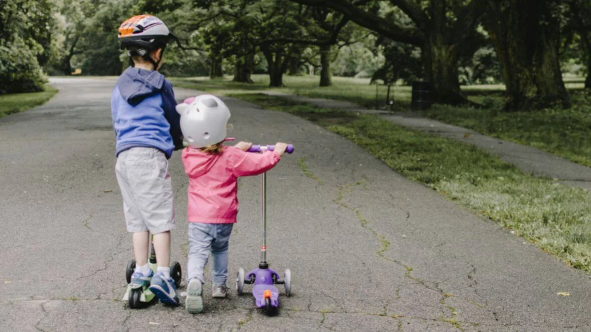 Pilnie wycofują ze sprzedaży niebezpieczne hulajnogi. Co klienci powinni zrobić z wadliwym sprzętem?