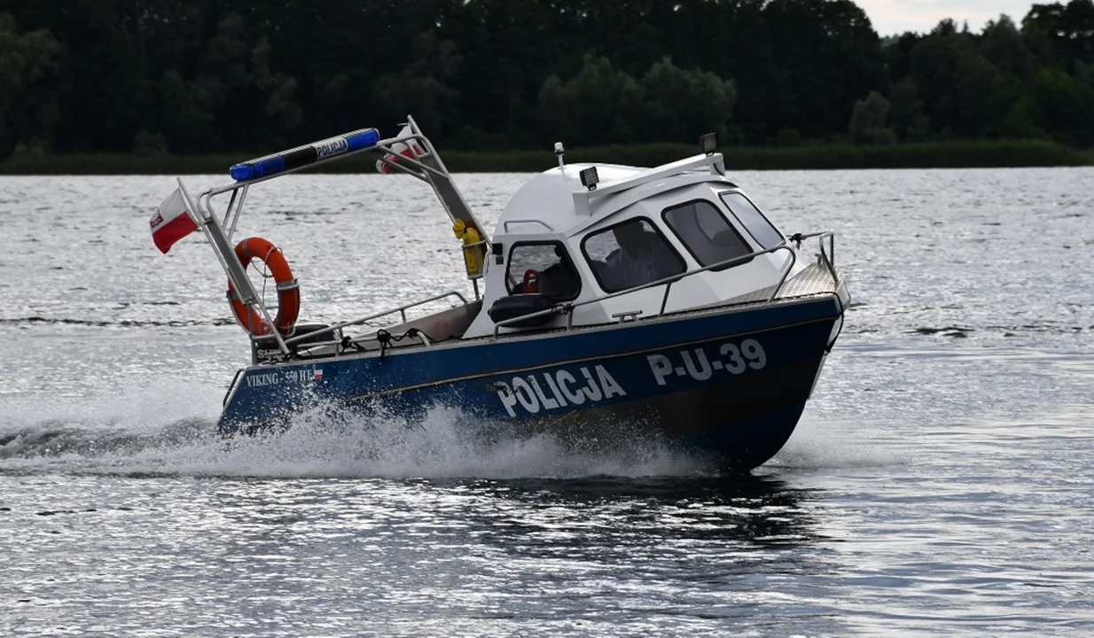 10-letnia dziewczynka wpadła do Jeziora Powidzkiego. Ratował ją policjant - Zdjęcie główne