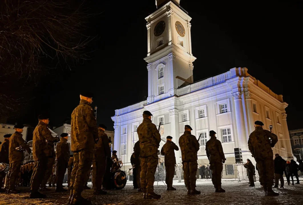 Powrót Leszna w granice Polski. Piknik patriotyczny i video mapping na ratuszu [ZDJĘCIA] - Zdjęcie główne