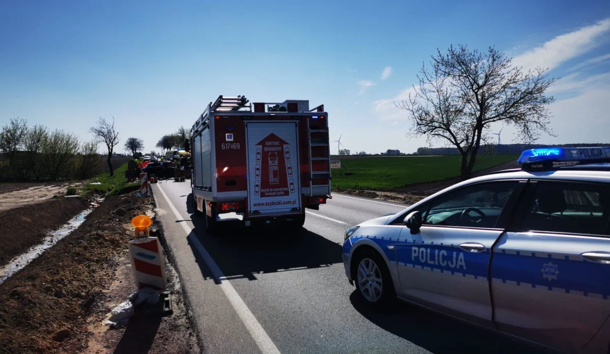 Zderzenie dwóch aut na DK11. Jedna osoba nie żyje - Zdjęcie główne