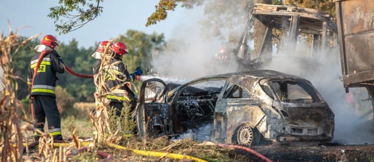 Wypadek na DK 15. Spłonęły pojazdy. Są ranni - Zdjęcie główne