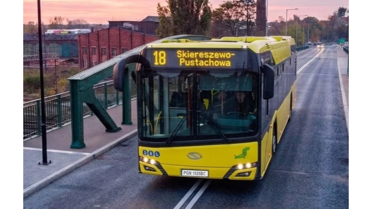 Głos znany wielu Polakom pojawił się w miejskich autobusach. Tak będą zapowiadane przystanki