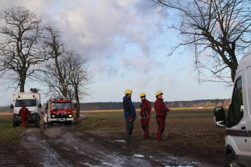 W środku nocy nad Wielkopolską przeszła silna nawałnica niszcząc i zrywając dachy budynków mieszkalnych i gospodarskich. Do akcji skierowano duże siły strażaków 