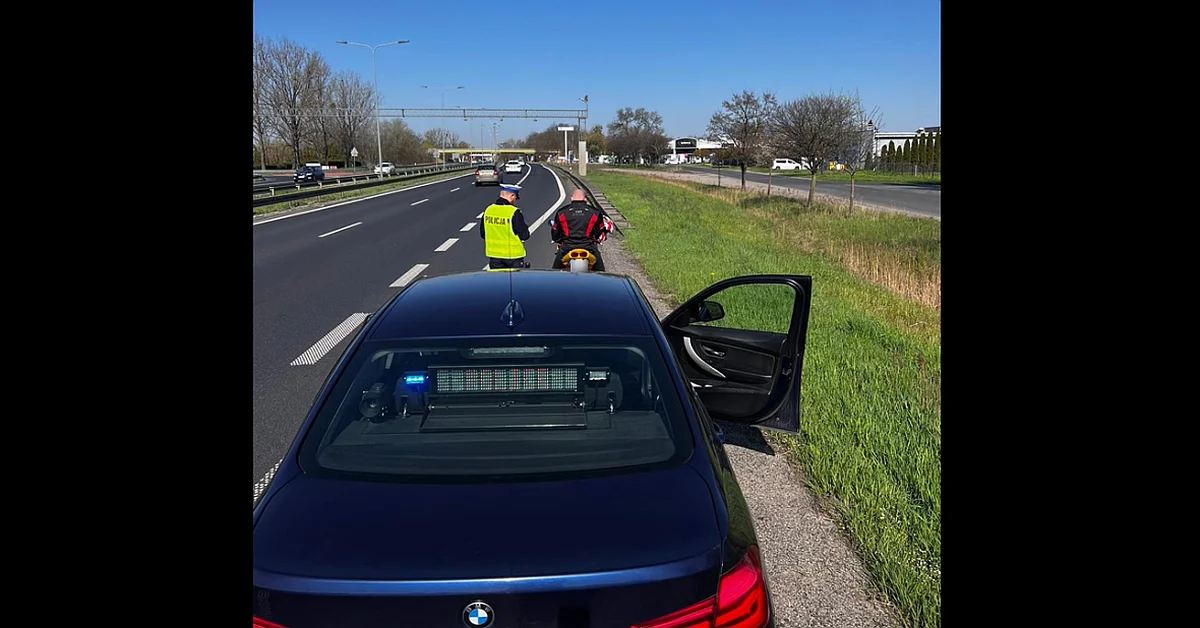 Motocyklista jechał bez uprawnień i przekroczył prędkość o 67 km/h - Zdjęcie główne