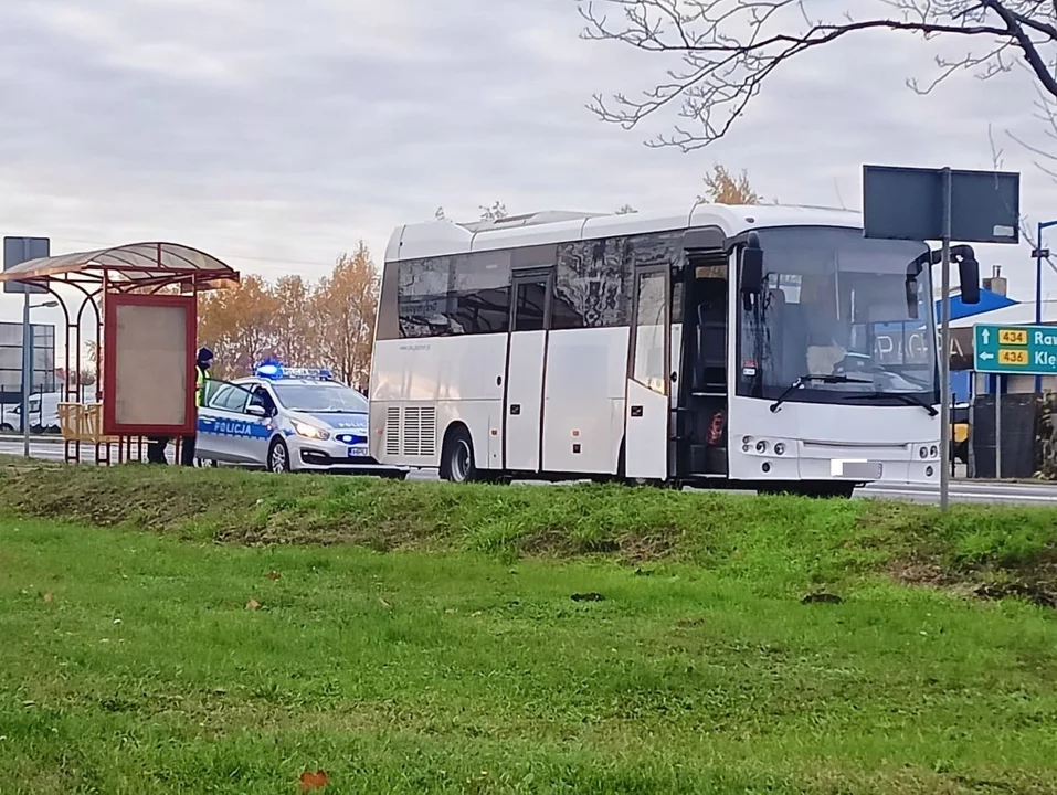 Zatrzymano nietrzeźwego kierowcę autobusu, przewożącego młodzież. Akcja „Trzeźwy poranek” - Zdjęcie główne