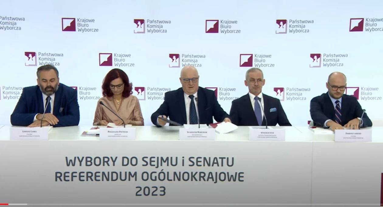 144 przypadki wykroczeń, ale głosowanie przebiega spokojnie. Konferencja prasowa PKW - Zdjęcie główne