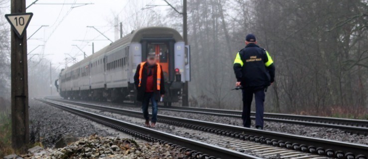 Tragiczne zderzenie pociągu z motocyklistą. Nie żyją dwie osoby  - Zdjęcie główne