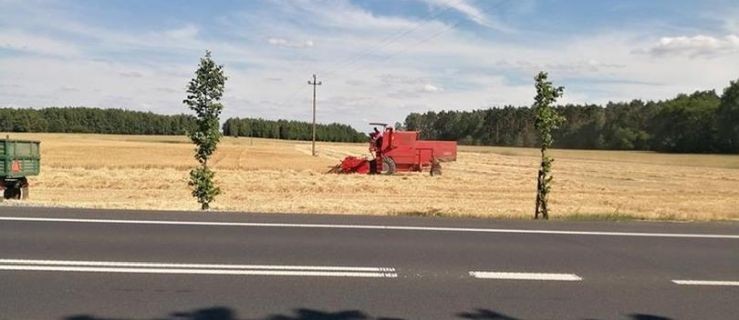 Dramat na polu. 17-latek najechał ciągnikiem na 14-latka - Zdjęcie główne