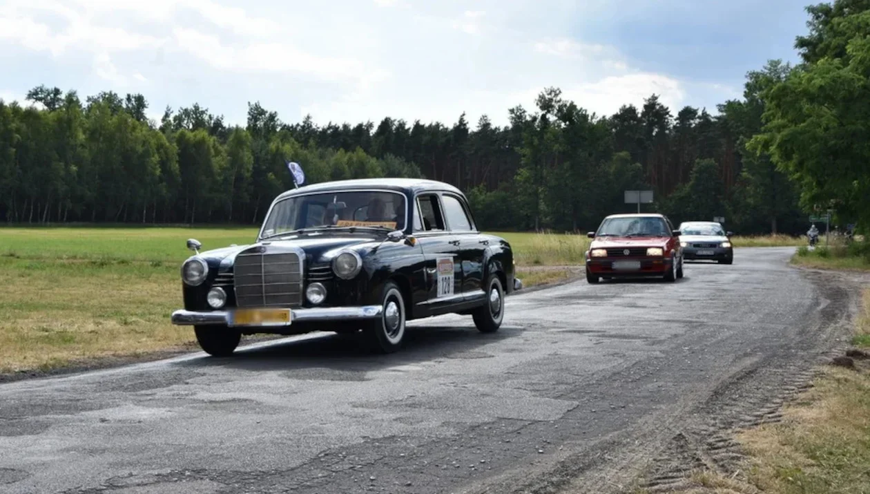 XXI Ostrowski Rajd Pojazdów Zabytkowych. Na rynku będzie można zobaczyć perełki motoryzacji - Zdjęcie główne