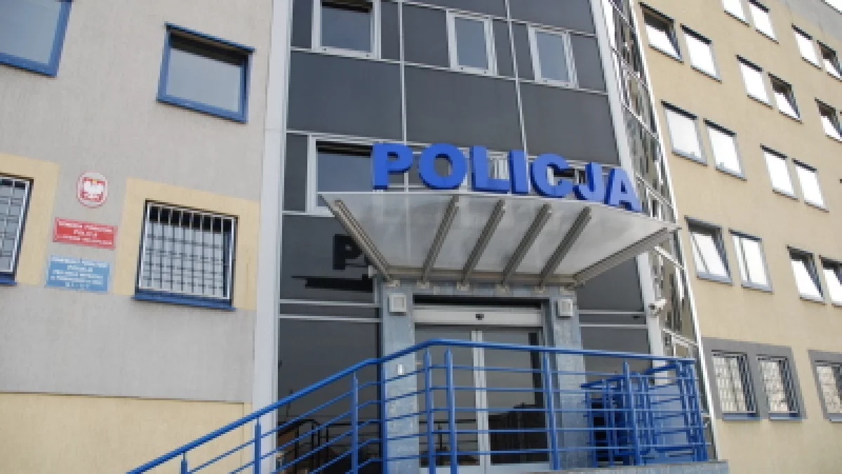 Dramat na komendzie w Ostrowie Wlkp. Nie żyje 55-letni mężczyzna