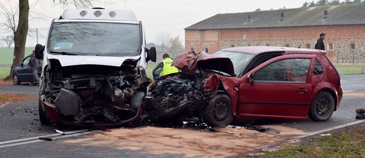 Groźny wypadek z udziałem 3 samochodów na drodze wojewódzkiej  - Zdjęcie główne