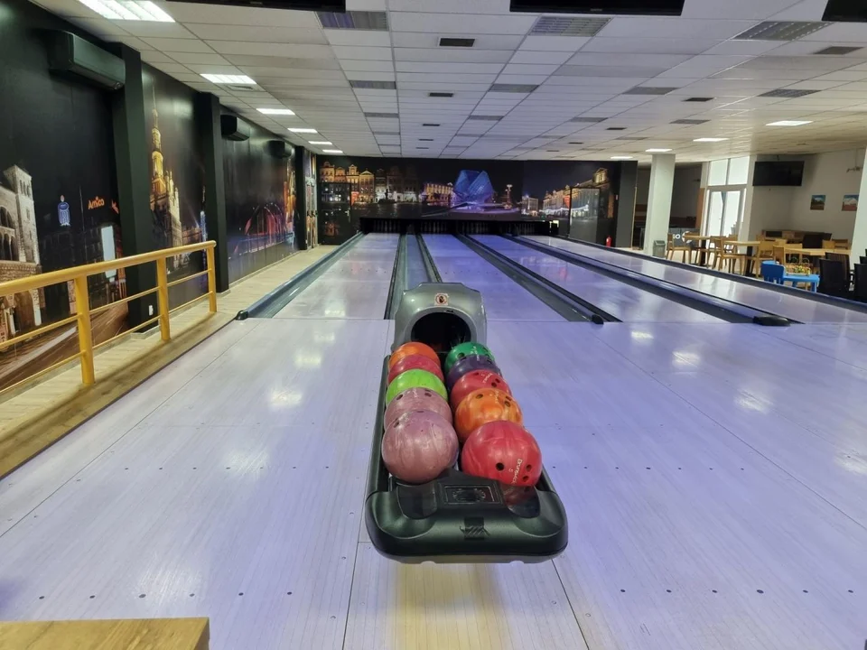 Zniżki na grę w bowling dla posiadaczy karty OK Poznań. Letnia przyjemność dla mieszkańców stolicy Wielkopolski - Zdjęcie główne