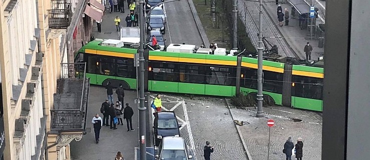 Tramwaj wypadł z torów i uderzył w sklep. Wypadek w Poznaniu  - Zdjęcie główne