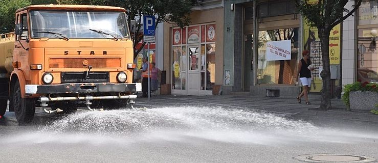 Polewaczki wyjechały na ulice miasta. Dobry sposób na ochłodę?  - Zdjęcie główne