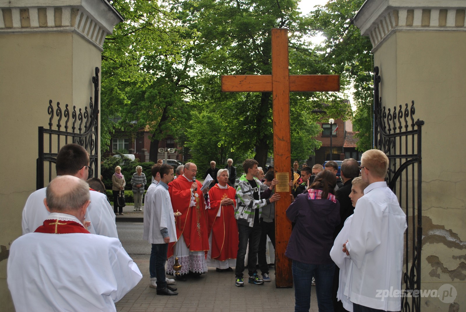 Symbole ŚDM w Plesze