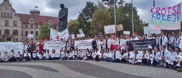 Chcą wesprzeć lekarzy i walczyć o pacjentów. Protest w Poznaniu  - Zdjęcie główne
