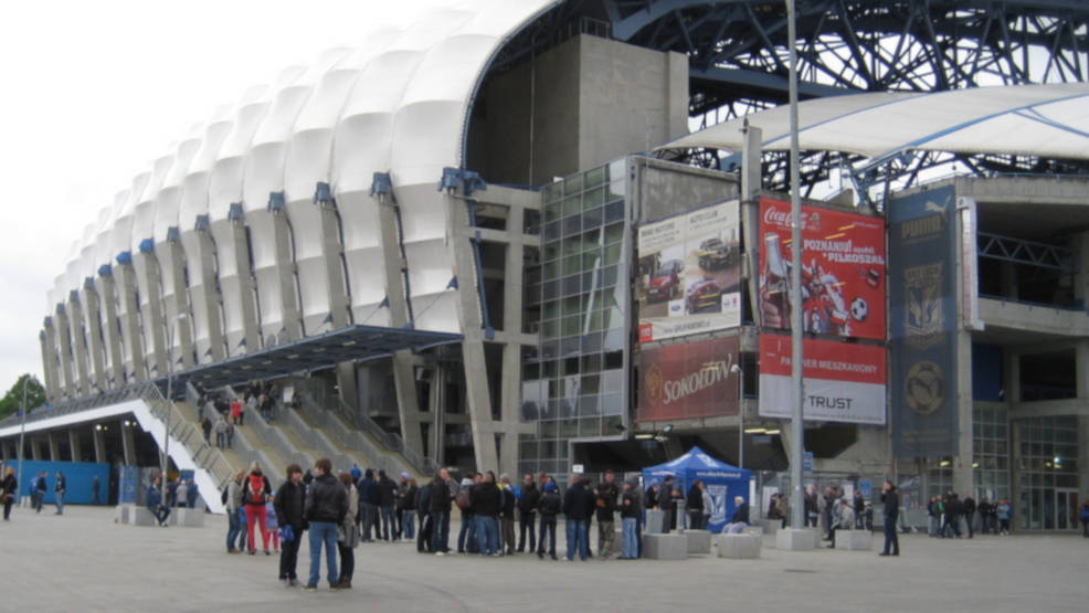 Szczepieniobus stanie pod stadionem. Możesz połączyć przyjemne z pożytecznym - Zdjęcie główne