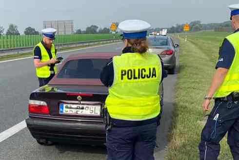 Pędził BMW autostradą. Policja go dogoniła... Zapłaci srogi mandat   - Zdjęcie główne