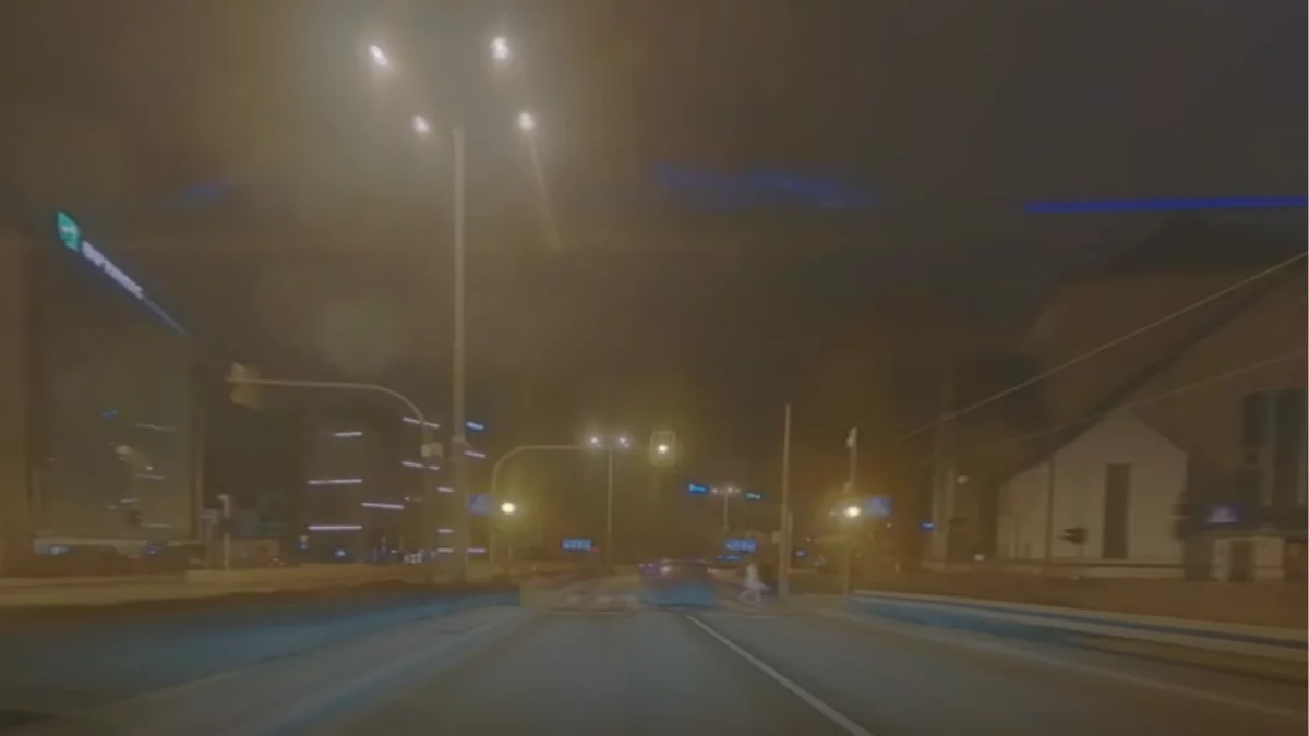 Mrożące krew w żyłach sceny w centrum Poznania. Policja szuka tych dwóch osób [FILM]