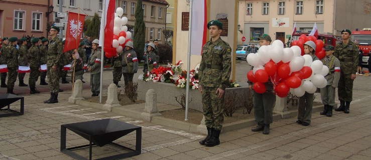 Zatańczyli poloneza dla Niepodległej (FOTO) - Zdjęcie główne