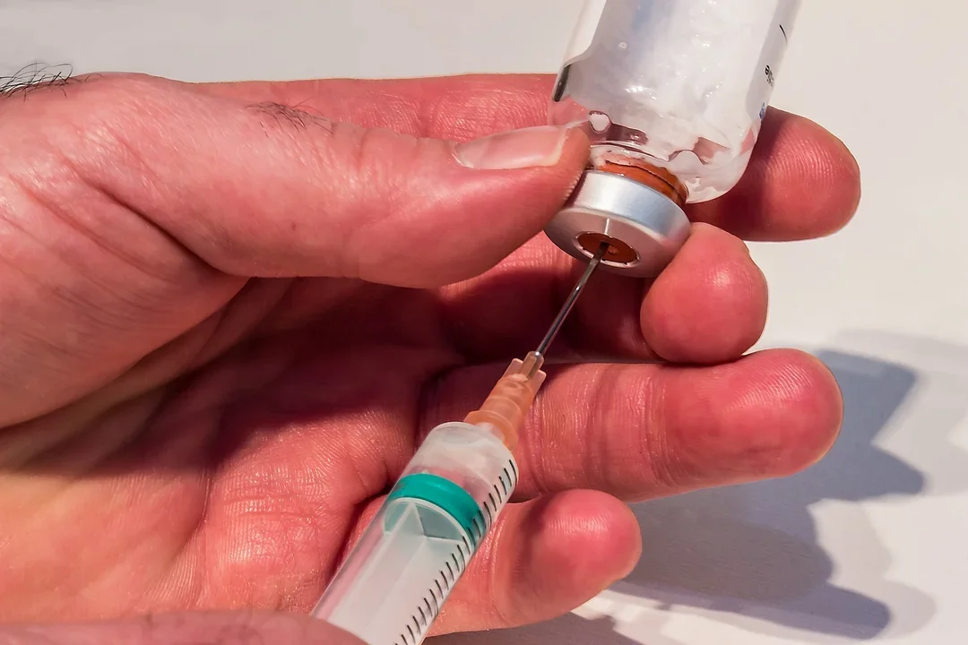 Kolejna dawka szczepienia przeciwko COVID. Dwa miliony nowych skierowań. Skorzystasz? - Zdjęcie główne