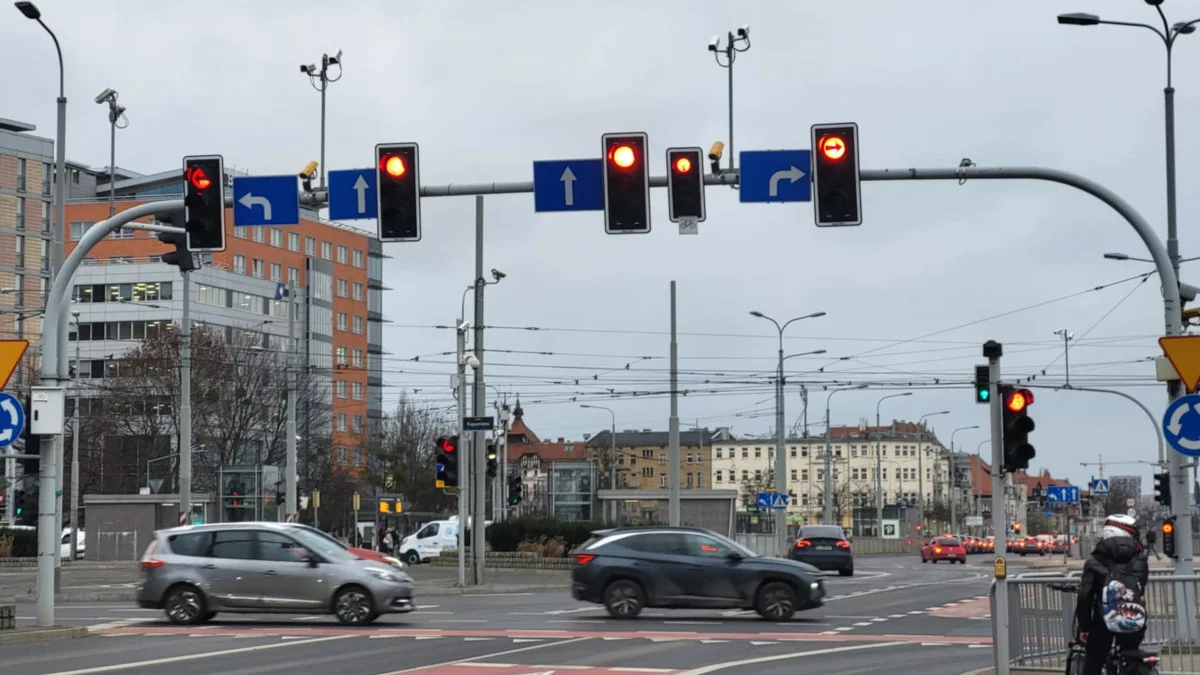 Więcej kamer RedLight na drogach w Wielkopolsce. Gdzie kierowcy będą musieli się pilnować? - Zdjęcie główne